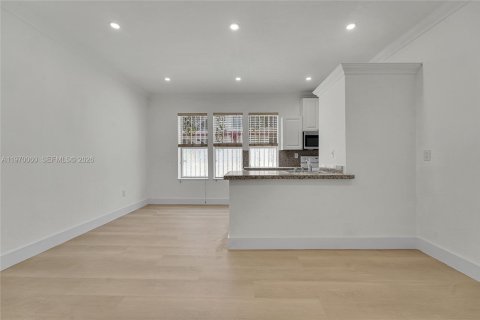 Condominio en venta en Miami Beach, Florida, 2 dormitorios, 74.32 m2 № 2030874 - foto 4