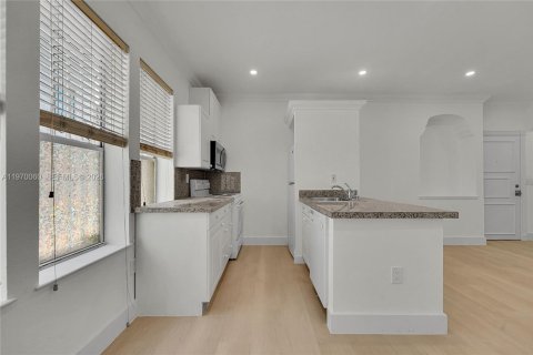 Condominio en venta en Miami Beach, Florida, 2 dormitorios, 74.32 m2 № 2030874 - foto 6