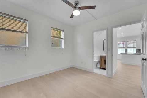 Condominio en venta en Miami Beach, Florida, 2 dormitorios, 74.32 m2 № 2030874 - foto 14