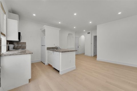 Condominio en venta en Miami Beach, Florida, 2 dormitorios, 74.32 m2 № 2030874 - foto 3