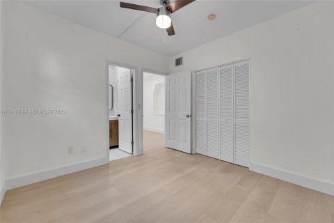 Condominio en venta en Miami Beach, Florida, 2 dormitorios, 74.32 m2 № 2030874 - foto 13