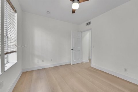 Condominio en venta en Miami Beach, Florida, 2 dormitorios, 74.32 m2 № 2030874 - foto 15