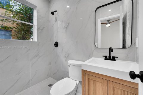 Condominio en venta en Miami Beach, Florida, 2 dormitorios, 74.32 m2 № 2030874 - foto 16