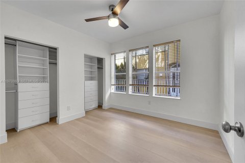 Condominio en venta en Miami Beach, Florida, 2 dormitorios, 74.32 m2 № 2030874 - foto 10