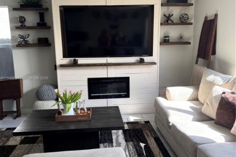 House in Florida City, Florida 4 bedrooms, 198.63 sq.m. № 2003908 - photo 3