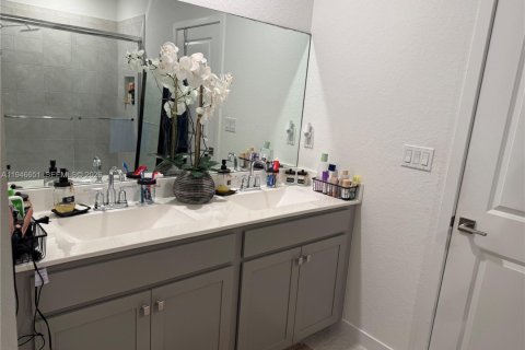 House in Florida City, Florida 4 bedrooms, 198.63 sq.m. № 2003908 - photo 10