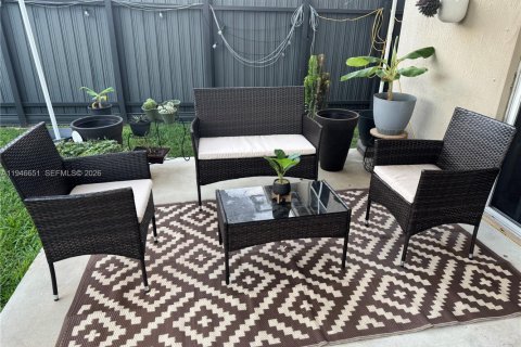 House in Florida City, Florida 4 bedrooms, 198.63 sq.m. № 2003908 - photo 11