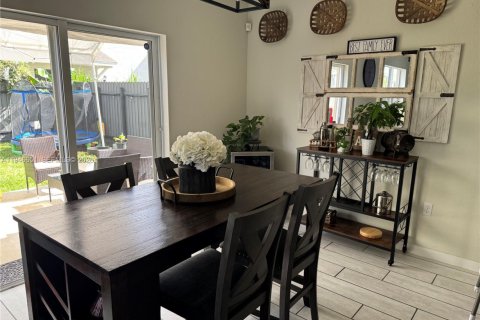 House in Florida City, Florida 4 bedrooms, 198.63 sq.m. № 2003908 - photo 5