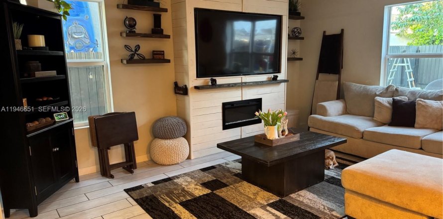 House in Florida City, Florida 4 bedrooms, 198.63 sq.m. № 2003908