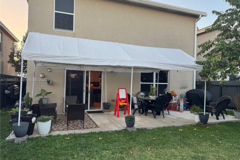 House in Florida City, Florida 4 bedrooms, 198.63 sq.m. № 2003908 - photo 13