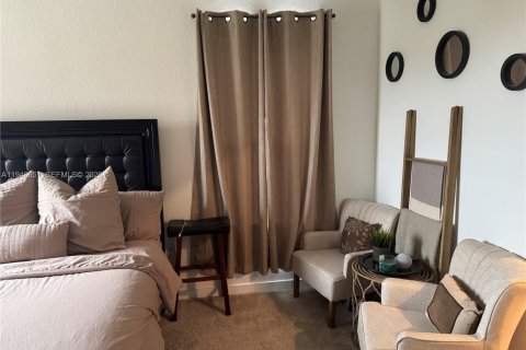 House in Florida City, Florida 4 bedrooms, 198.63 sq.m. № 2003908 - photo 7