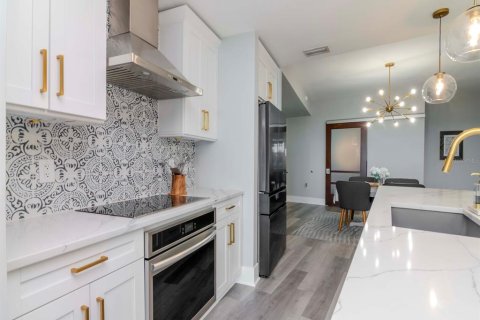 Condo in Tampa, Florida, 3 bedrooms  № 1560717 - photo 14