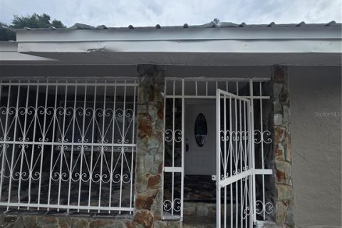 Villa ou maison à Tampa, Floride 5 chambres, 179.86 m2 № 2129020