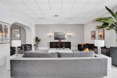 Condominio en venta en Hallandale Beach, Florida, 2 dormitorios, 102.19 m2 № 2033682 - foto 8