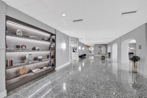 Condominio en venta en Hallandale Beach, Florida, 2 dormitorios, 102.19 m2 № 2033682 - foto 2