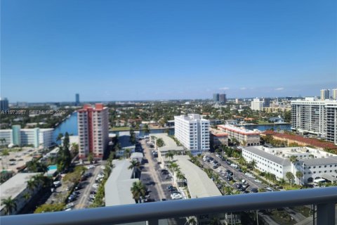 Condominio en venta en Hallandale Beach, Florida, 2 dormitorios, 102.19 m2 № 2033682 - foto 10