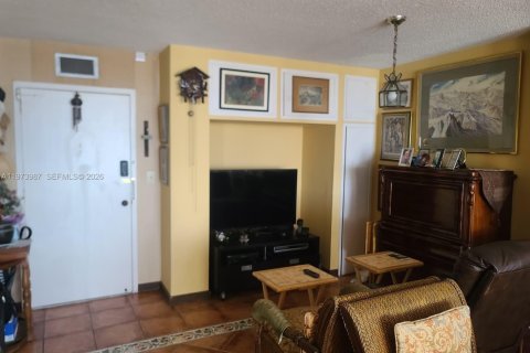 Condominio en venta en Hallandale Beach, Florida, 2 dormitorios, 102.19 m2 № 2033682 - foto 11