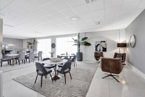 Condominio en venta en Hallandale Beach, Florida, 2 dormitorios, 102.19 m2 № 2033682 - foto 5