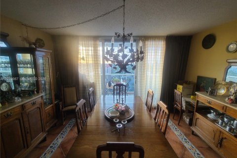 Condominio en venta en Hallandale Beach, Florida, 2 dormitorios, 102.19 m2 № 2033682 - foto 12