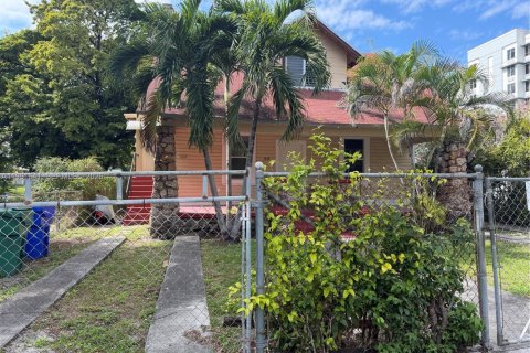 Commercial property in Miami, Florida № 2168221 - photo 2