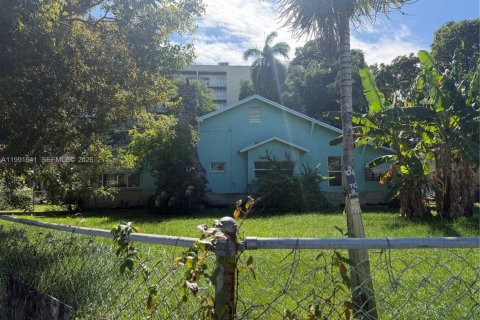 Commercial property in Miami, Florida № 2168221 - photo 4