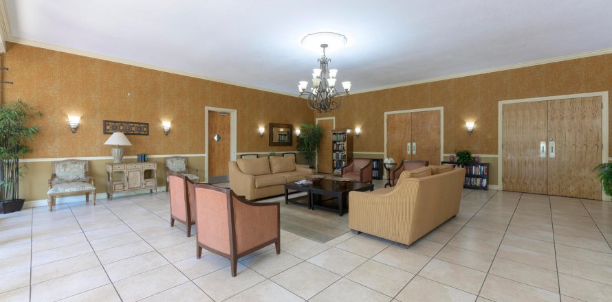 Condo in Palm Springs, Florida, 1 bedroom  № 1155768