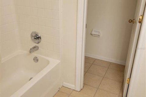 Touwnhouse à louer à Lakewood Ranch, Floride: 2 chambres, 107.77 m2 № 1912990 - photo 15