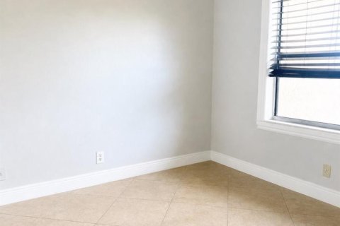 Copropriété à louer à Boca Raton, Floride: 2 chambres, 79.62 m2 № 2357192 - photo 5