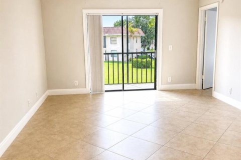 Copropriété à louer à Boca Raton, Floride: 2 chambres, 79.62 m2 № 2357192 - photo 8