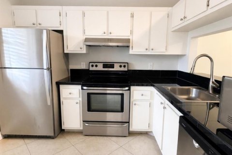 Copropriété à louer à Boca Raton, Floride: 2 chambres, 79.62 m2 № 2357192 - photo 6