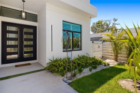 House in Sarasota, Florida 4 bedrooms, 297.84 sq.m. № 1643117 - photo 3