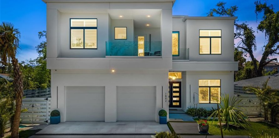 House in Sarasota, Florida 4 bedrooms, 297.84 sq.m. № 1643117