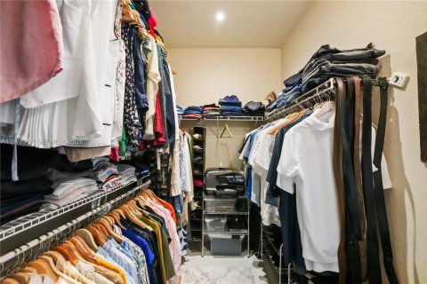 Casa en venta en Miami, Florida, 4 dormitorios, 233.37 m2 № 2044394 - foto 12