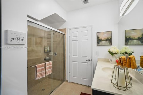 Casa en venta en Miami, Florida, 4 dormitorios, 233.37 m2 № 2044394 - foto 27