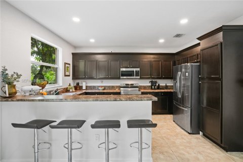 Casa en venta en Miami, Florida, 4 dormitorios, 233.37 m2 № 2044394 - foto 4