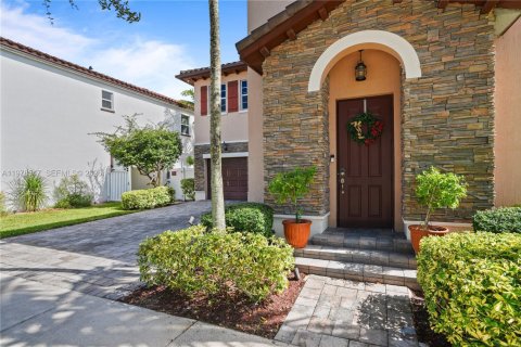 Casa en Miami, Florida 4 dormitorios, 233.37 m2 № 2044394