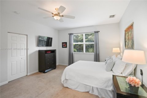 Casa en venta en Miami, Florida, 4 dormitorios, 233.37 m2 № 2044394 - foto 24