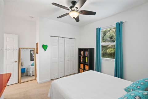 Casa en venta en Miami, Florida, 4 dormitorios, 233.37 m2 № 2044394 - foto 9
