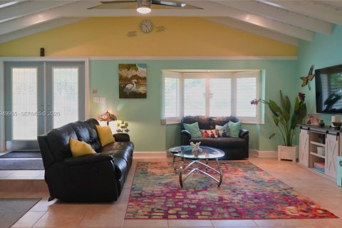 Casa en venta en Homestead, Florida, 5 dormitorios, 258.73 m2 № 2244273 - foto 10