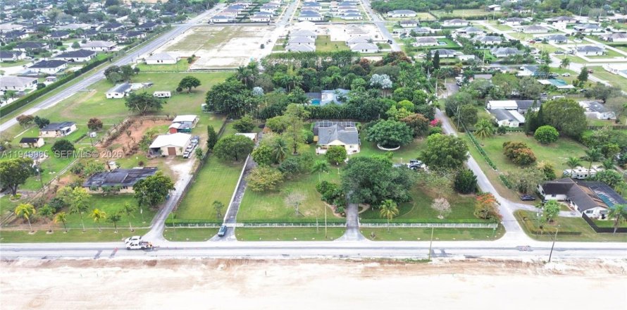 Casa en Homestead, Florida 5 dormitorios, 258.73 m2 № 2244273