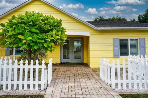 Casa en venta en Homestead, Florida, 5 dormitorios, 258.73 m2 № 2244273 - foto 7