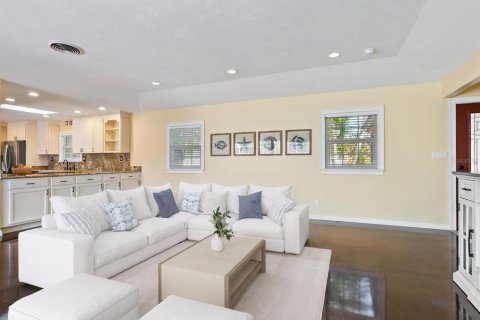 House in Sarasota, Florida 4 bedrooms, 301.93 sq.m. № 1734811 - photo 9