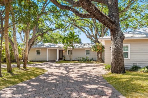 House in Sarasota, Florida 4 bedrooms, 301.93 sq.m. № 1734811 - photo 1