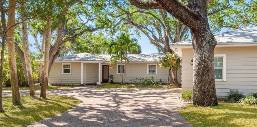 House in Sarasota, Florida 4 bedrooms, 301.93 sq.m. № 1734811