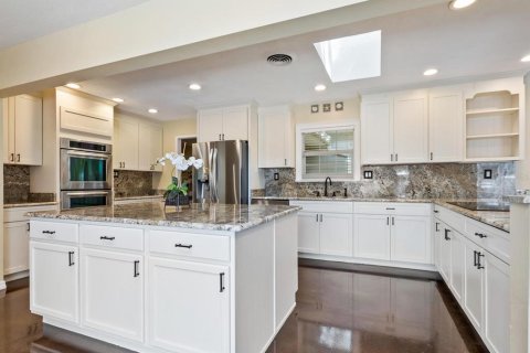 House in Sarasota, Florida 4 bedrooms, 301.93 sq.m. № 1734811 - photo 13
