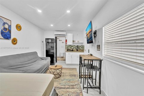 Commercial property in Dania Beach, Florida 46.45 sq.m. № 1925171 - photo 7