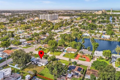 Commercial property in Dania Beach, Florida 46.45 sq.m. № 1925171 - photo 12