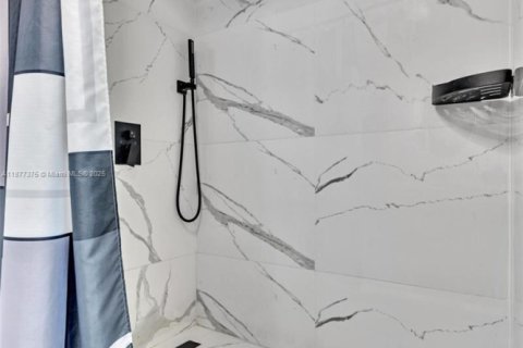 Commercial property in Dania Beach, Florida 46.45 sq.m. № 1925171 - photo 11