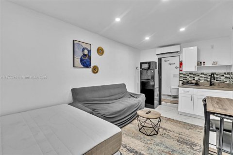 Commercial property in Dania Beach, Florida 46.45 sq.m. № 1925171 - photo 6