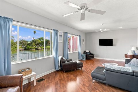 House in Indian Rocks Beach, Florida 4 bedrooms, 307.32 sq.m. № 2403417 - photo 29